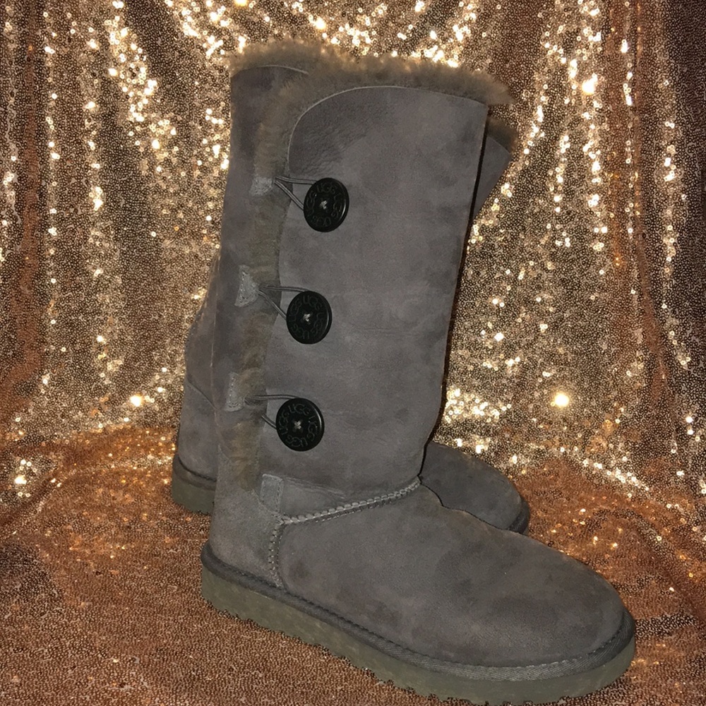 Practically brand new grey button ugg boots